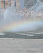 晉陽湖噴泉
　　晉陽湖公園是城市綜合型生態(tài)濱水公園，其景觀工程分為10大區(qū)域，有生態(tài)自然游覽區(qū)、僑鄉(xiāng)文化廣場區(qū)、古厝文化體驗區(qū)、濕地生態(tài)科普區(qū)、城市文化廣場區(qū)、生態(tài)島休閑區(qū)、山林沙地游玩區(qū)和水上活動區(qū)。 