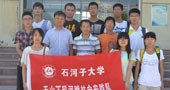 石河子大學水藍社天山下，瑪河畔