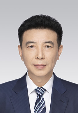 陳贄，男，漢族，1965年10月生，研究生學歷，中共黨員，現(xiàn)任人民日報社編委委員、海外版編輯部總編輯。
