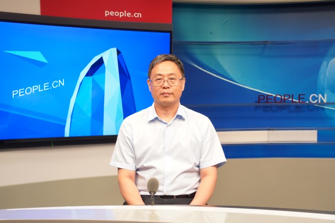 中國藝術(shù)研究院院長、黨委副書記周慶富做客人民網(wǎng)。張力洋攝