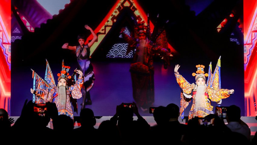 京劇演員與虛擬人“跨次元”合作《新定軍山》。主辦方供圖