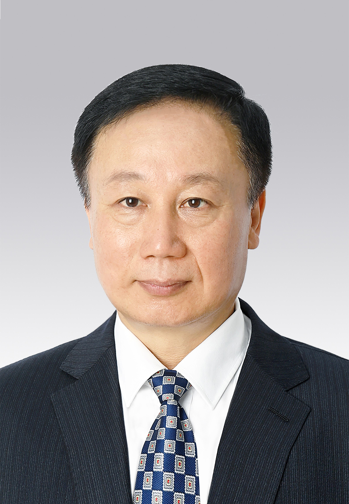 馬宏偉，男，滿族，1969年4月生，研究生學(xué)歷，中共黨員，現(xiàn)任人民日報社副總編輯。
