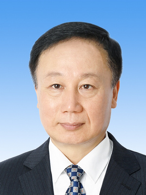 馬宏偉，男，滿族，1969年4月生，研究生學歷，中共黨員，現(xiàn)任人民日報社副總編輯。